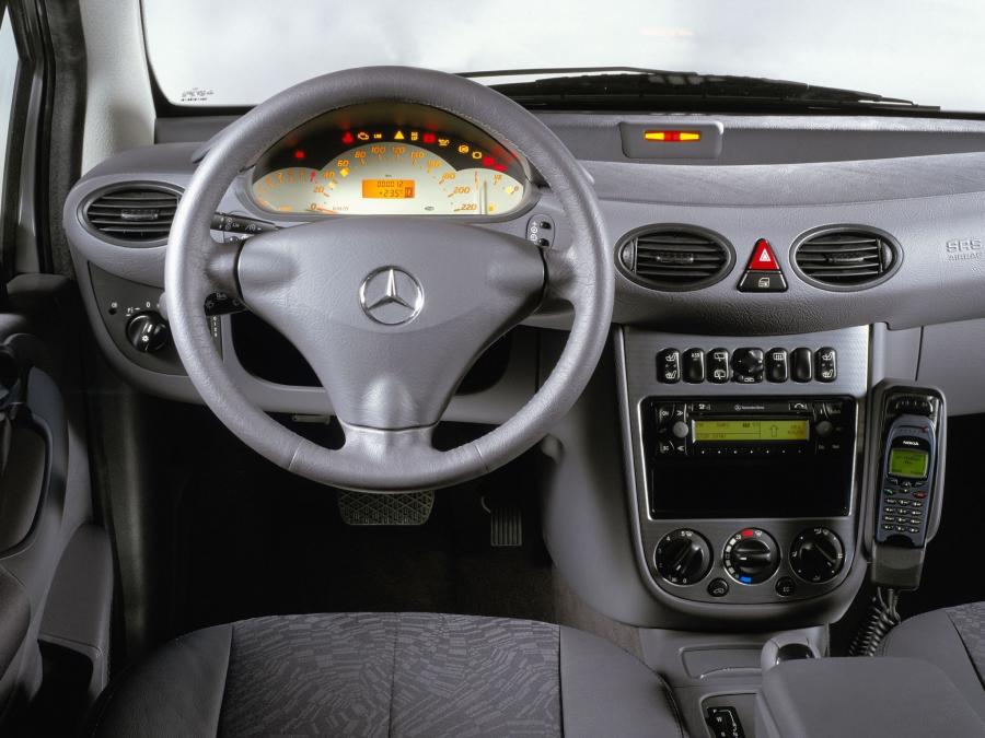  Mercedes-Benz A-Class 2000 года  (фото 6 из 12)